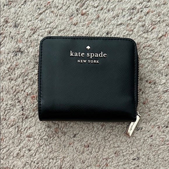 ♠️✨Kate Spade Black Zip-Around Wallet✨♠️ - Picture 1 of 5
